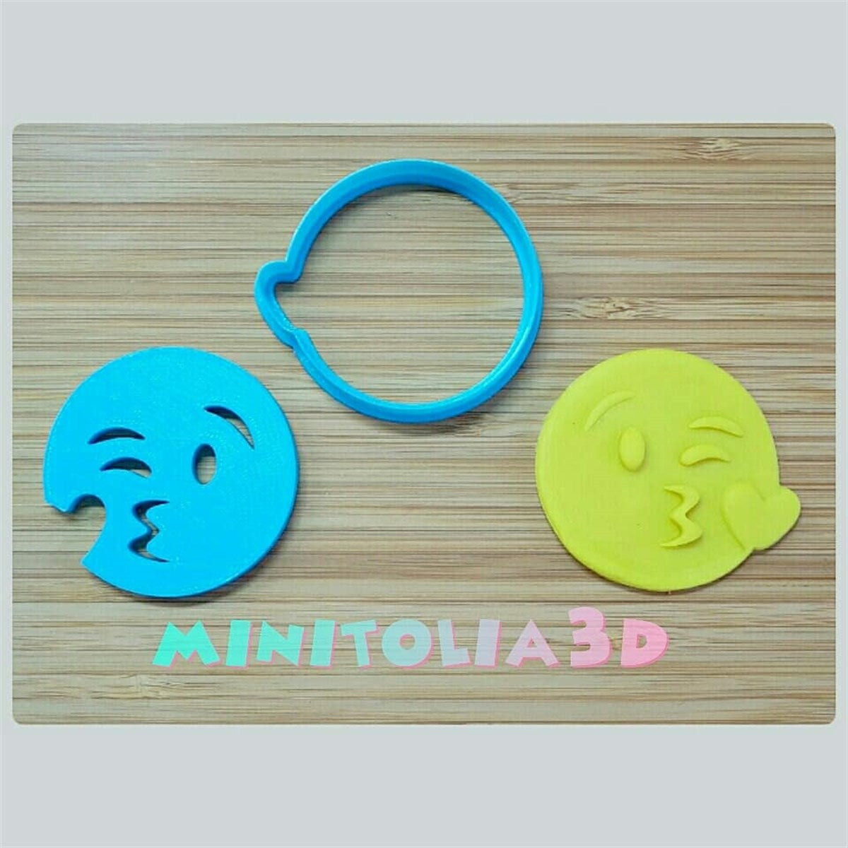 Kalpli Öpücük Emoji