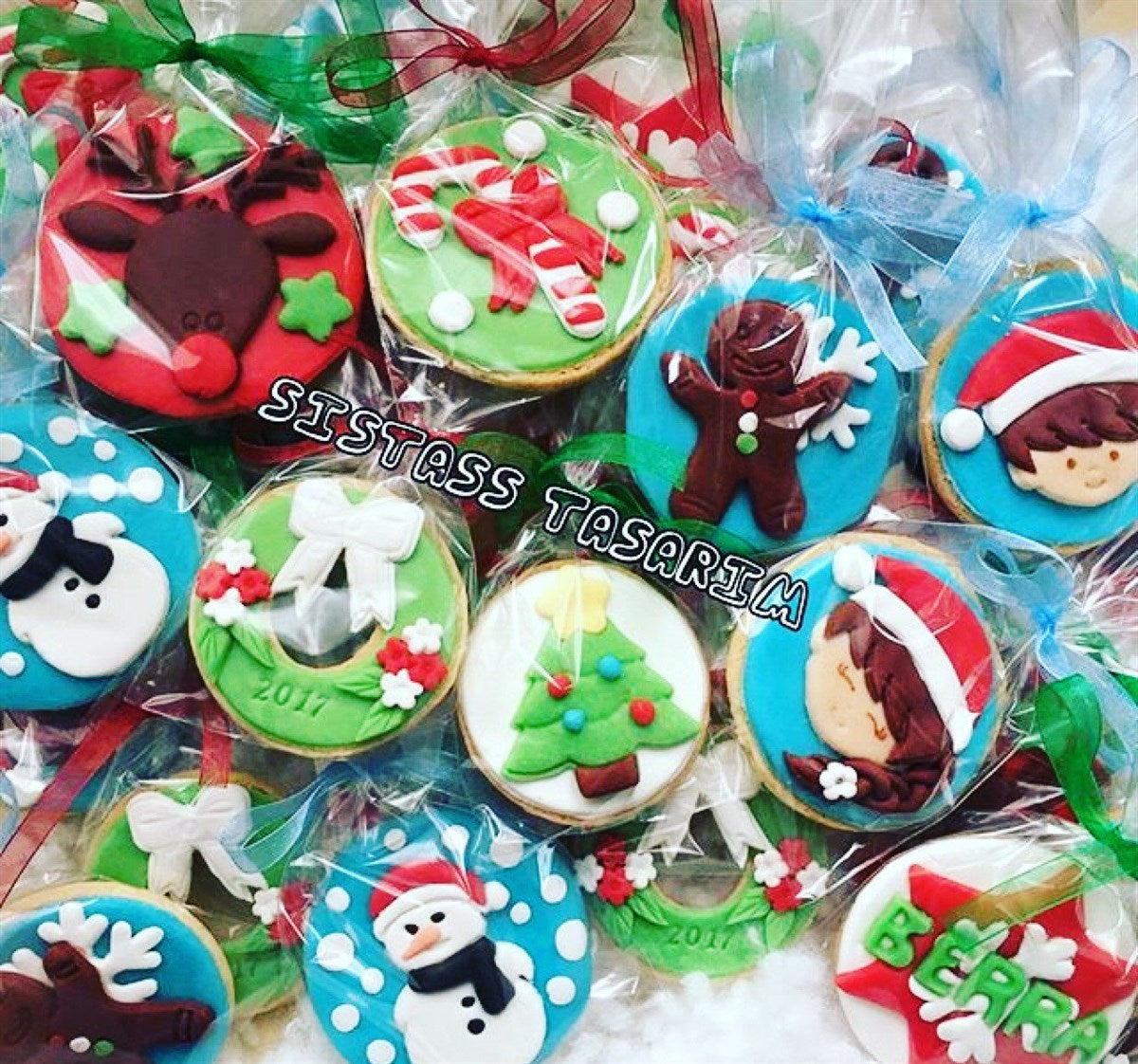 Yeni Yıl Şapkalı Çocuk