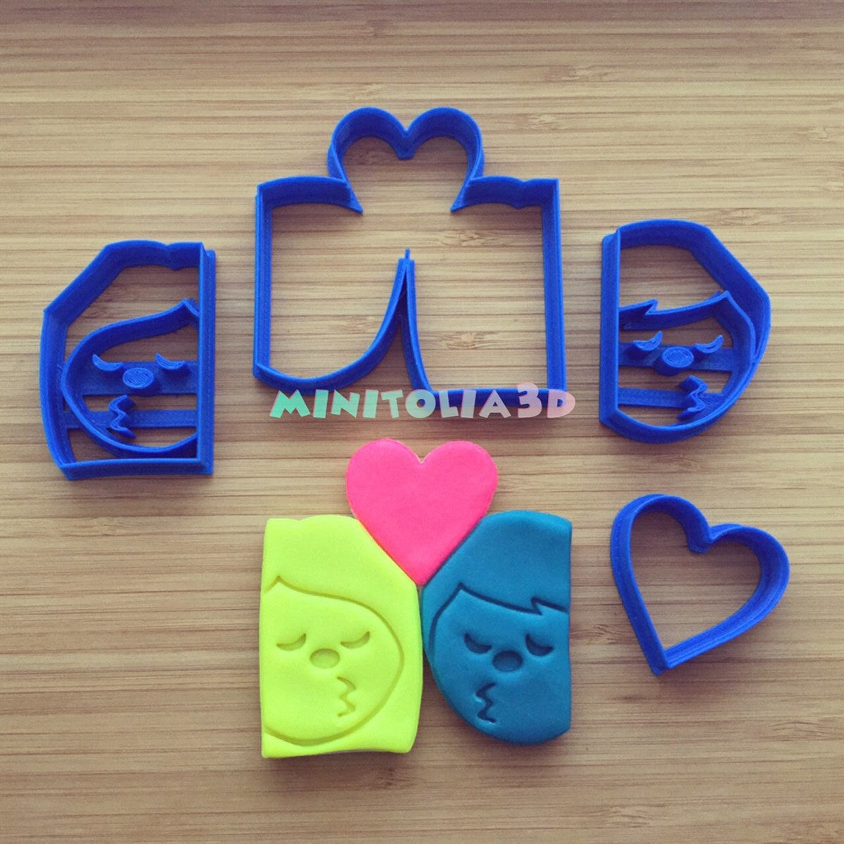 Öpüşen Çift Emoji