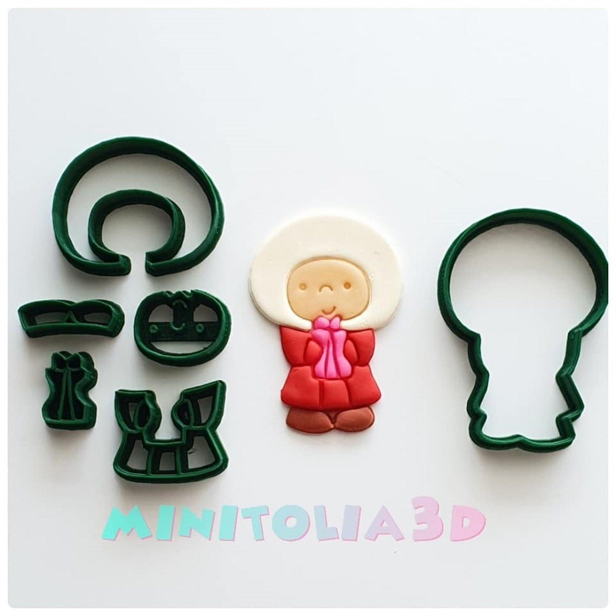 Paltolu Kız Çocuğu