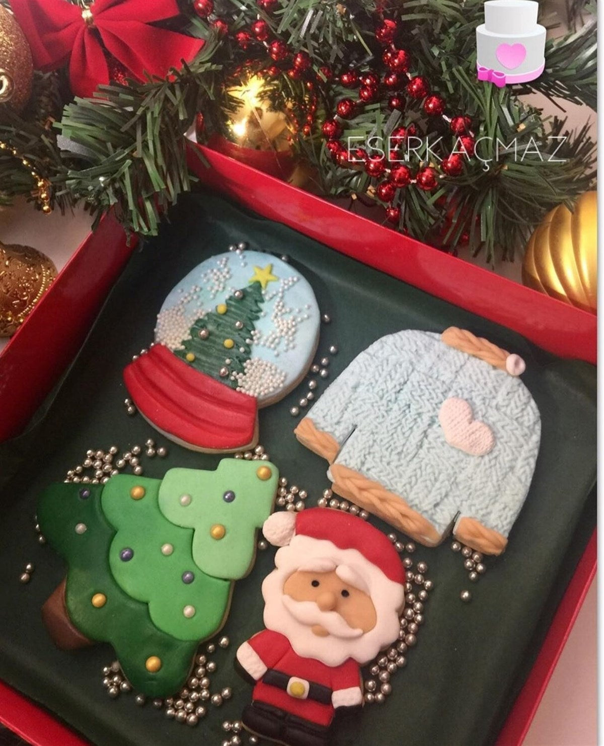 Yeni Yıl Ağaçlı Kar Küresi